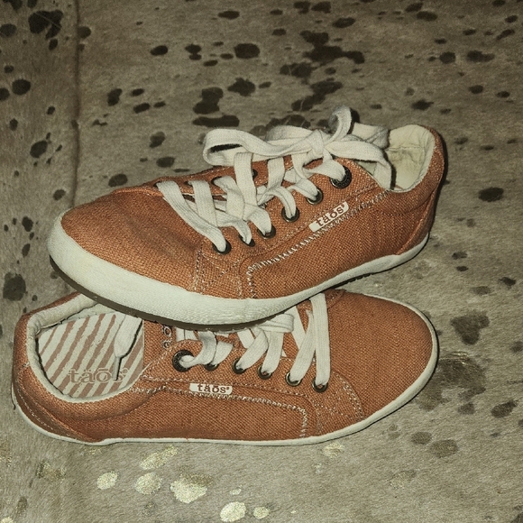 Taos Footwear Orange Canvas Sneakers Classic Style - Picture 1 of 9